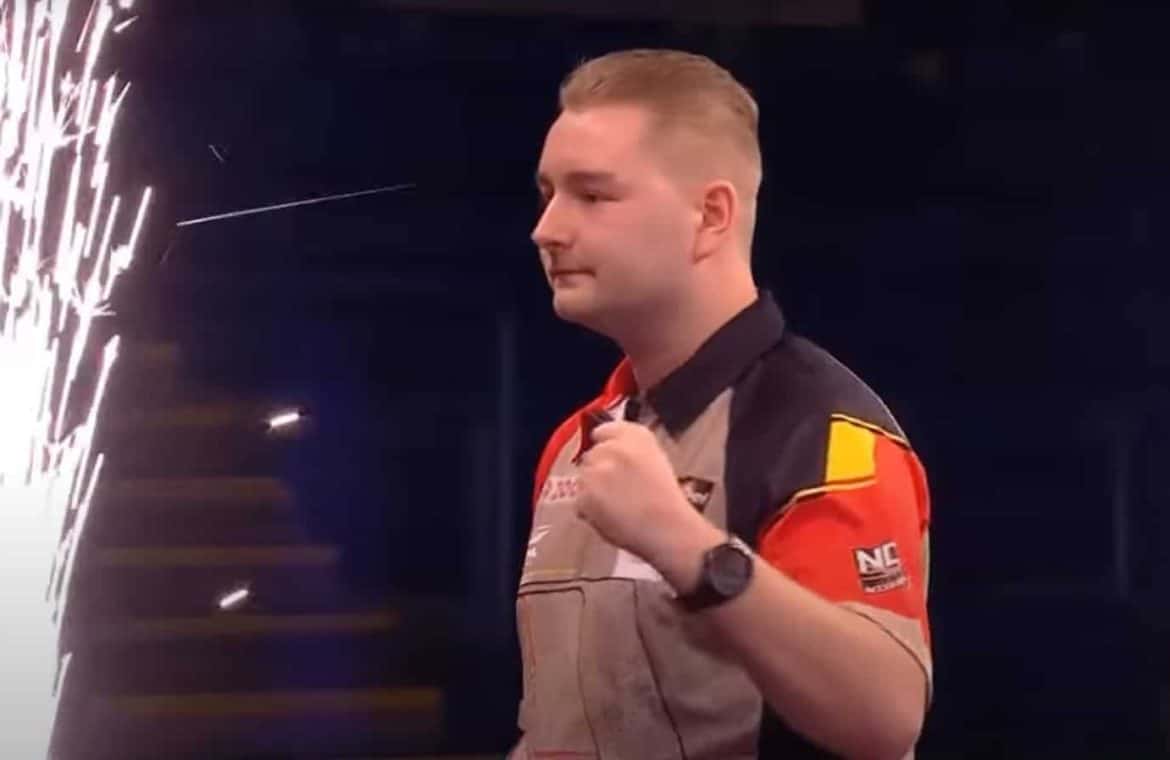 Gratis livestream Nathan Aspinall tegen Dimitri van den Bergh